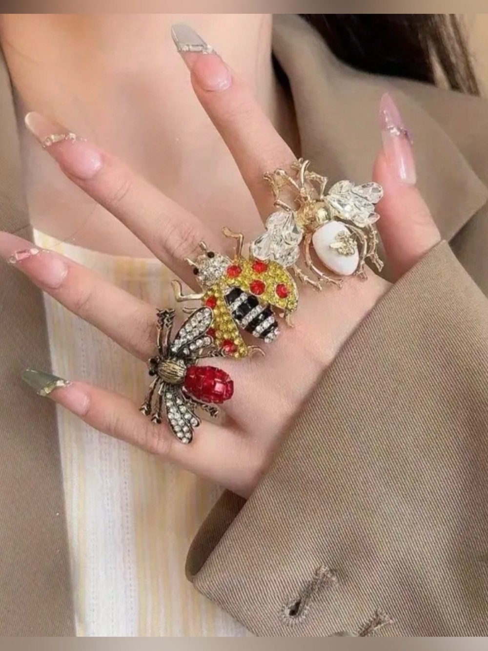 NEW! Gold Bee Cocktail Ring with Clear Crystals and White Accent 🪲🐝 A8-279 - Picture 3 of 7